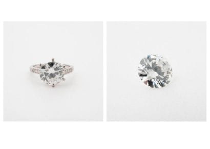 Bague solitaire en or gris (750) ornée d'un...