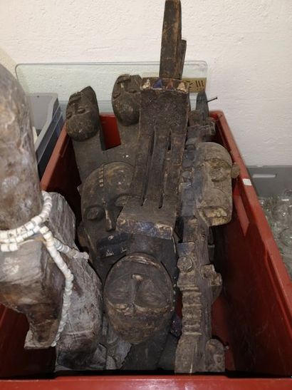 2 caisses de sculptures et objets africa...