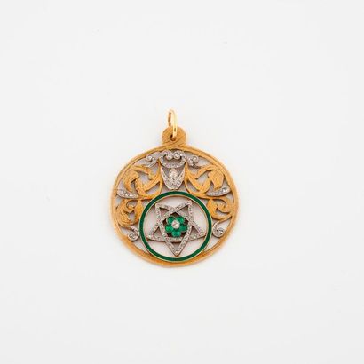 Pendentif circulaire en ors jaune et gris...