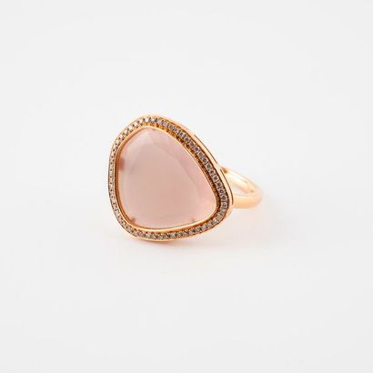 DJULA 


Bague en or rose (750) centrée d'une...