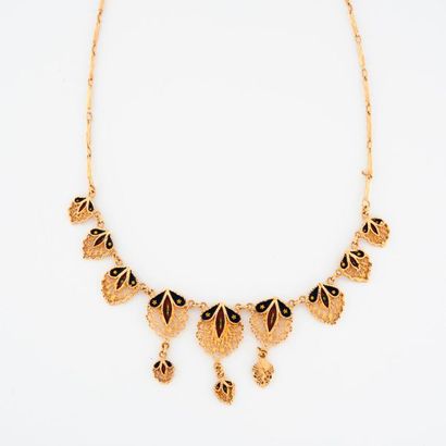 Collier collerette en or jaune (750) retenant...