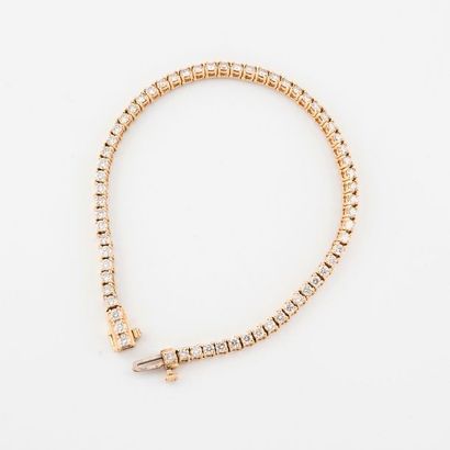 Bracelet ligne en or jaune (375) orné de...