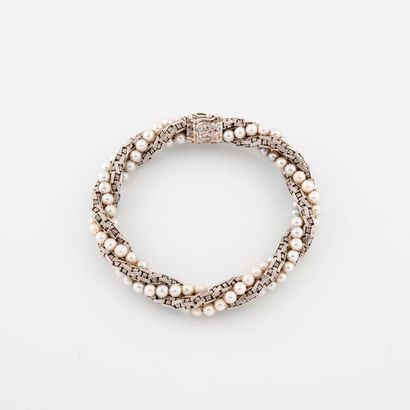 Bracelet à quatre rangs torsadés, formés...
