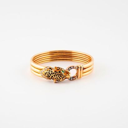 Dans le goût de CARTIER


Bracelet triple...