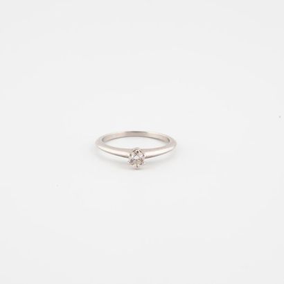 TIFFANY & CO


Bague solitaire en platine...