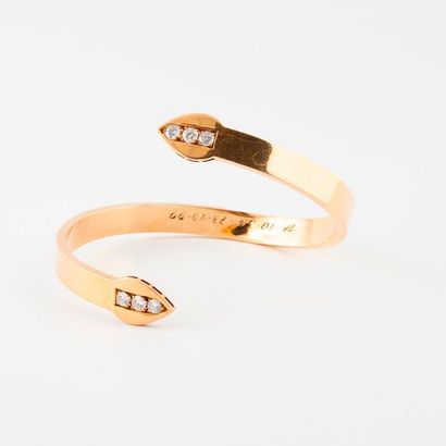 Bracelet jonc plat ouvert en or jaune (750)...