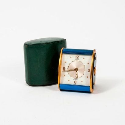 JAEGER


Réveil en métal doré et bleu électrique.

Cadran...