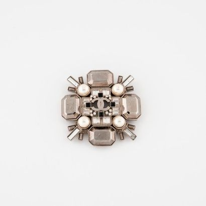 CHANEL, Collection Automne-Hiver 2006-2007


Broche...