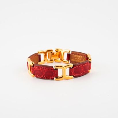 HERMES

Bracelet en cuir façon crocodile...