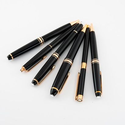 MONTBLANC


Lot de 5 stylos billes et un...