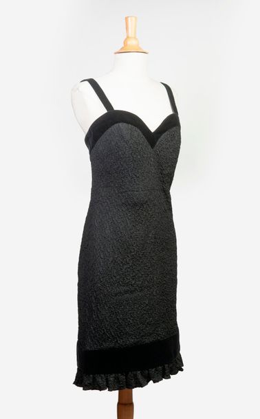 Yves SAINT LAURENT Rive Gauche


Robe noire...