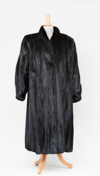 Yves Saint LAURENT


Manteau 3/4 en vison...