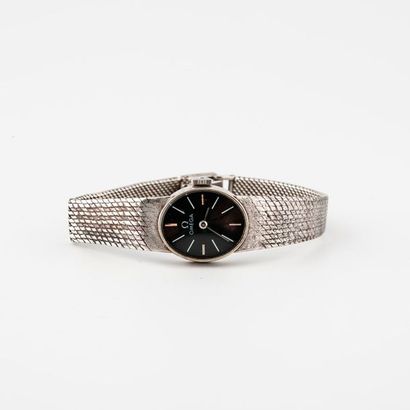 OMEGA

Montre bracelet de dame.

Boitier...