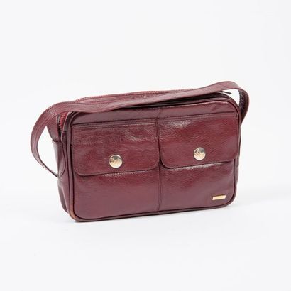 CELINE


Sac en cuir glacé bordeaux de forme...