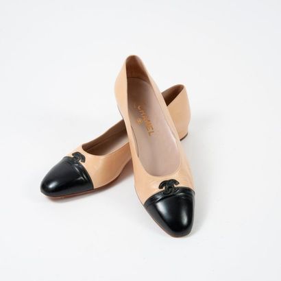 CHANEL


Paire de ballerines en chevreau...