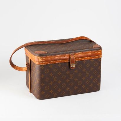 LOUIS VUITTON


Vanity-case en toile Monogram...