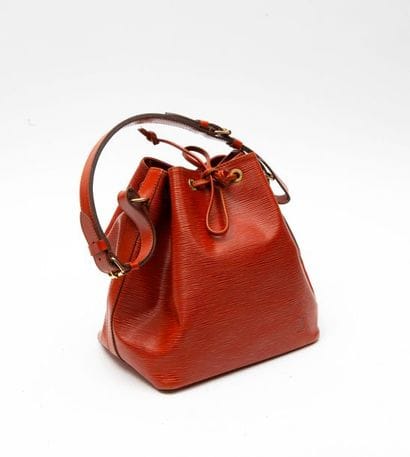 LOUIS VUITTON, Noé petit modèle


Sac seau...