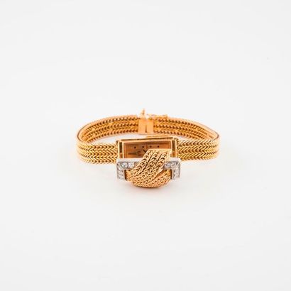 UTI


Montre bracelet de dame en or jaune...