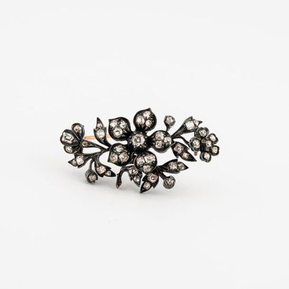 Broche gerbe en or jaune (750) et argent...