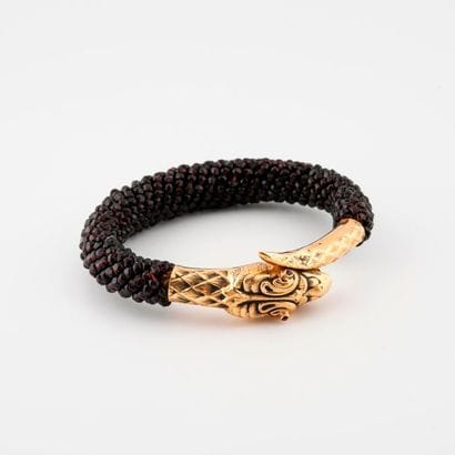 Bracelet torque souple en forme de serpent.

La...