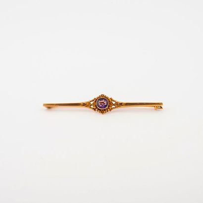 Yellow gold (750) barrette brooch centered...