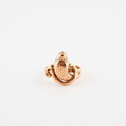 Yellow gold ring (750) featuring a snake,...