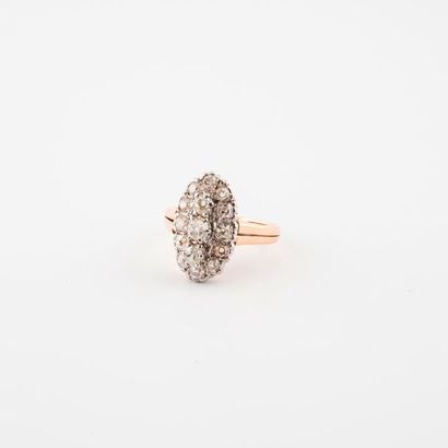 Oval yellow gold ring (750) set with antique...