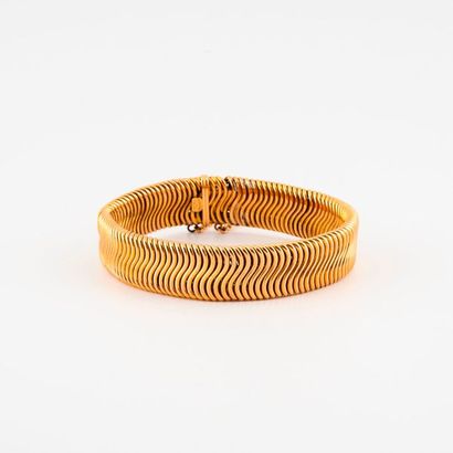 Yellow gold bracelet (750) with S-shaped...