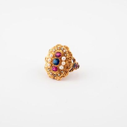 An important ring in yellow gold (750) with...