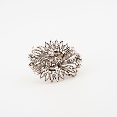 Brooch in white gold filins (750) adorned...