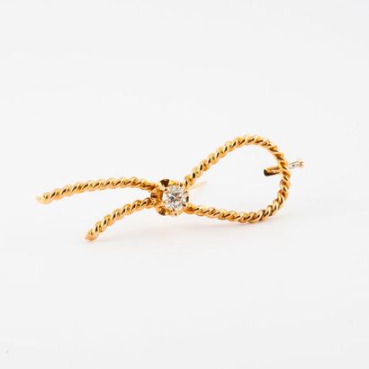 Bow-shaped brooch made of twisted yellow...