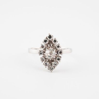 Marquise shaped ring in white gold (750)...