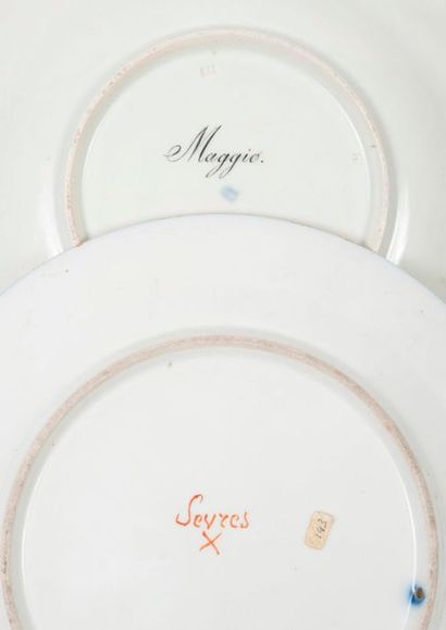 VIENNE
Assiette en porcelaine à décor polychrome...