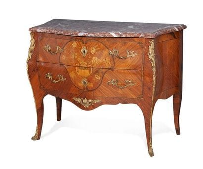 Commode de forme mouvementée, à deux tiroirs...
