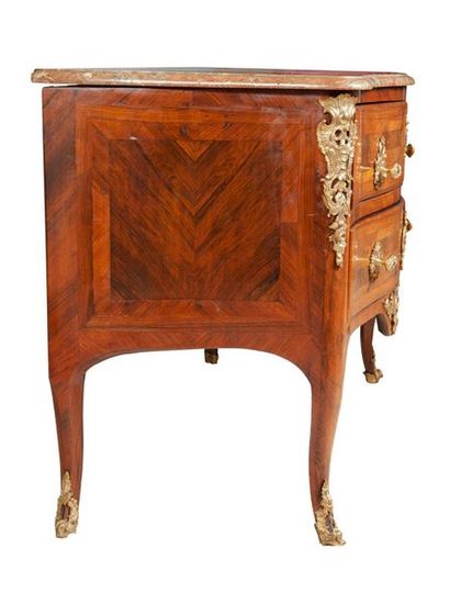 COMMODE ROYALE DU CHÂTEAU DE LA MUETTE En...
