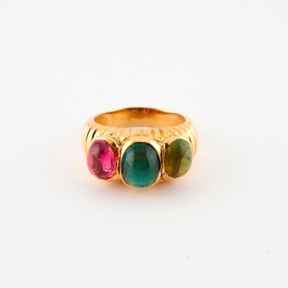 Yellow gold ring (750) centered by three...