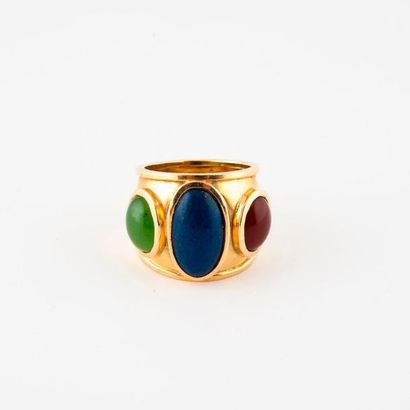 Yellow gold (750) en band ring set with three...