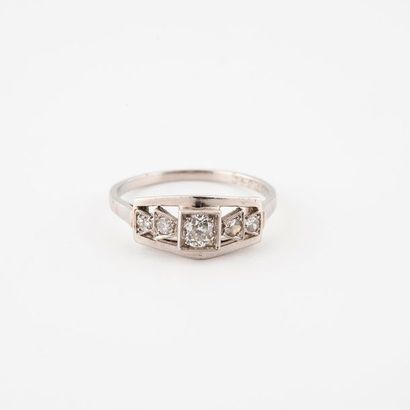 Platinum ring (850) centered with an antique...