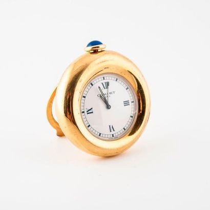 CHAUMET


Circular gilt metal desk clock....