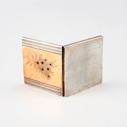 White and gold-plated silver (min. 800) powder...