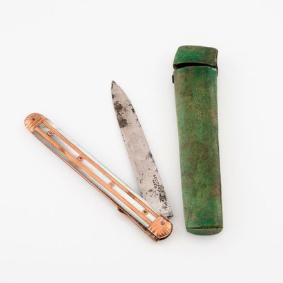 Knife with mother-of-pearl and copper handle.

The...