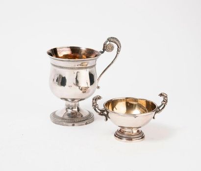 
Small cup on a gadrooned silver (800) white...