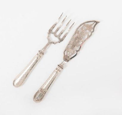 
Silver (800) fish serving platter with chiselled...