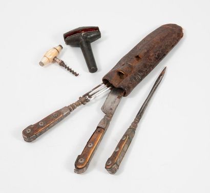 
Small corkscrew in steel with grip in barrel...