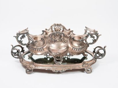 
Especially quadripod table with double handles...