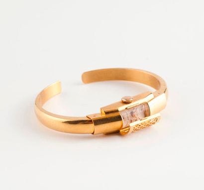 GIROXA


Lady's bracelet watch in yellow...