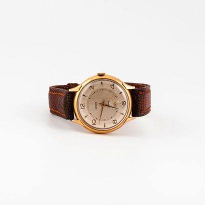 KODY


Man's wristwatch. 

Round case in...