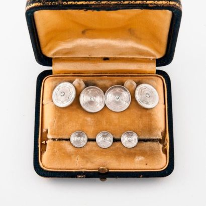 Button set with circular plates with concentric...