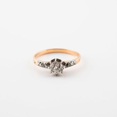 Yellow gold (750) and platinum (850) ring...