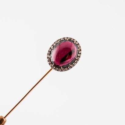 Tie pin in yellow gold (750) and silver (min....